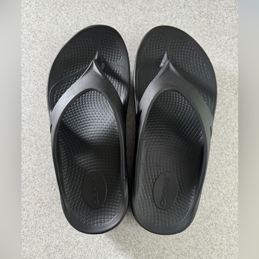 Oofos Black Sandals
